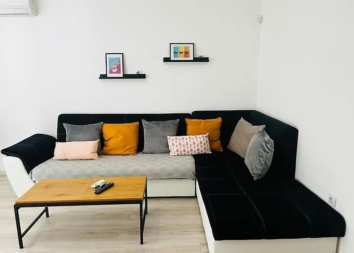 Classic Modern Apartment With Parking Place