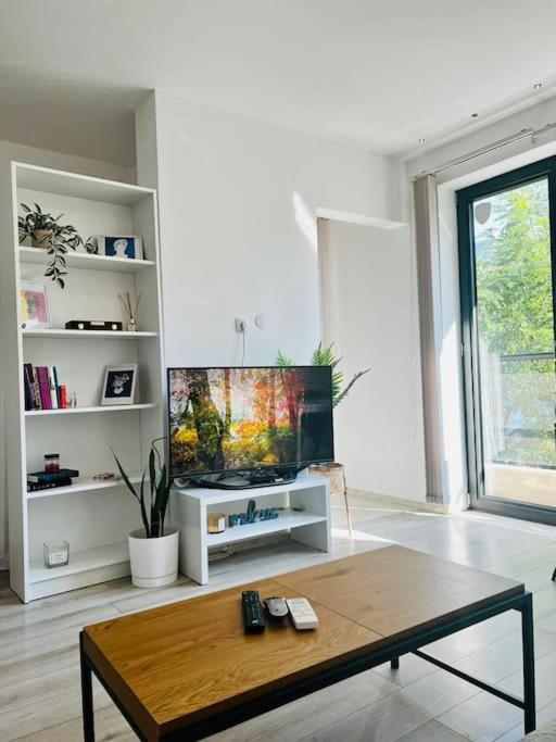 Classic Modern With Parking Place Apartament